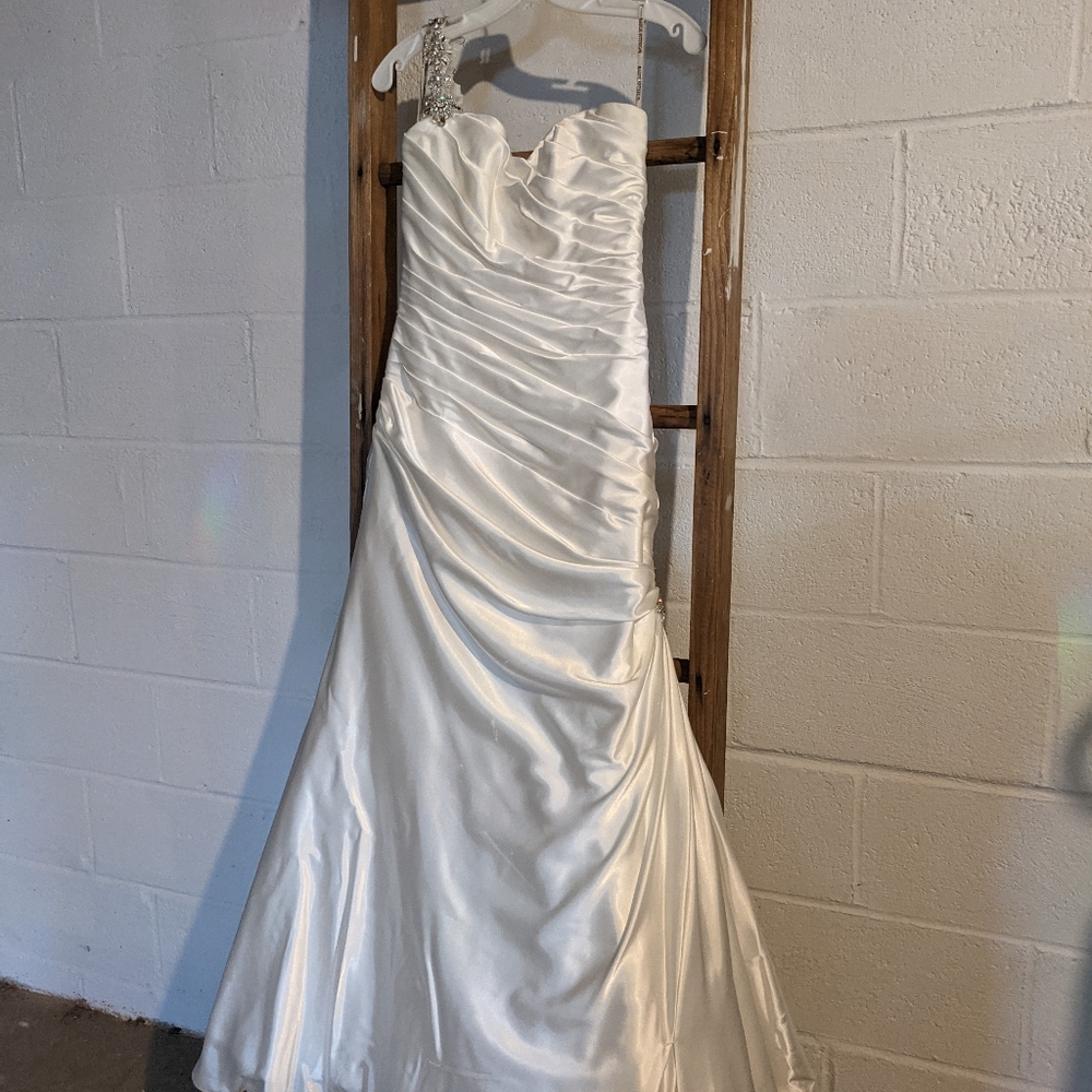 Maggie Sottero Wedding Dress - Ivory